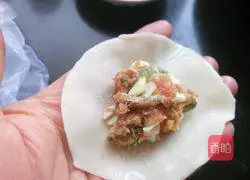 Illustration of how to make dumplings stuffed with sophora flower stuffing 10