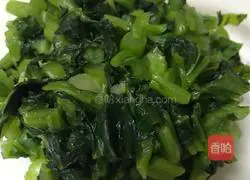 Illustration of how to make minced pork and mustard with snow 1