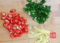 Illustration of how to make mushroom and crucian carp soup 2