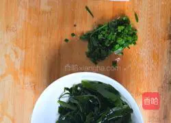 Illustration of how to make kelp tofu soup 1