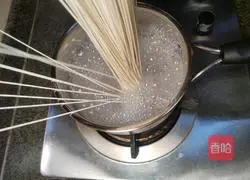 Illustration of how to make Xiabuxiabu noodles with dipping sauce 6
