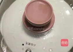 Illustration of how to make red ginseng, donkey hide gelatin and pigeon soup 4