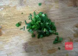 Illustration of how to make scallion steamed bun egg pancake 3