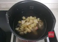 Illustration of how to make fruit lotus root starch soup 8