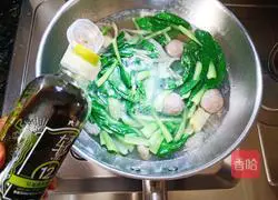 Illustration of how to make Chicken Feather Vermicelli and Belly Soup 5