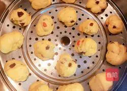 Illustration of how to make pumpkin rolls 12