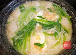 Spinach, meatballs and egg noodles Illustration of how to do it 7