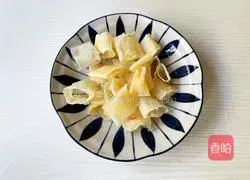 Illustration of how to make fish maw chicken soup 3