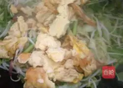 Saute Illustration of how to make oil noodles 10