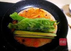 Illustration of how to make tomato egg rolls 13