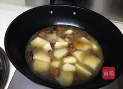 Illustration of how to make braised pork with potatoes 4