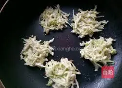 Illustration of how to make olive shredded pancakes 8