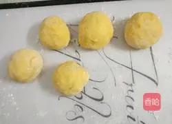 Illustration of how to make pumpkin flower steamed buns 14
