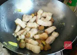 Illustration of how to make chestnut braised pork 7