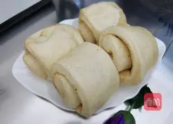 Illustration of how to make salt and pepper oil rolls 19