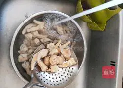 Illustration of how to make chicken feet with pickled pepper 3