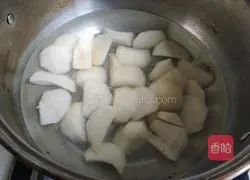 Illustration of how to make rock sugar, snow pear and red date soup 2