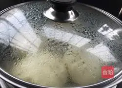 Illustration of how to make onion and pork buns 21