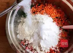 Illustration of how to make pan-fried potato pancakes 8