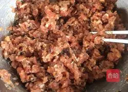 Illustration of how to make spinach noodles, pork and green onion dumplings 3