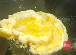 Illustration of how to make fried noodles with eggs 5