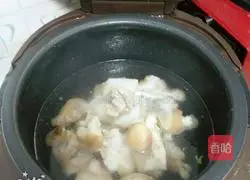 Illustration of how to make pig's feet and sweet potato soup 5