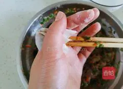 Illustration of how to make shrimp wontons 10