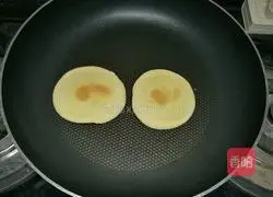 Illustration of how to make pancakes 9