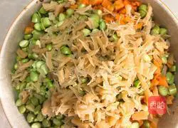 Illustration of making rice dumplings 2