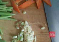 Illustration of how to make stir-fried bean curd with leeks 3