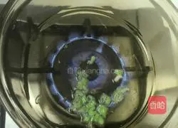 Illustration of how to make cabbage, potato and frozen tofu soup 3