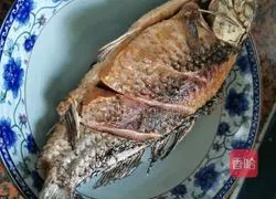 Illustration of how to make tomato crucian carp soup 5