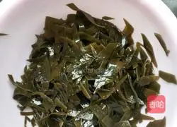 Illustration of how to cook kelp stewed with pickled cabbage 2