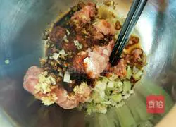 Illustration of how to make mushroom, carrot and pork buns 13