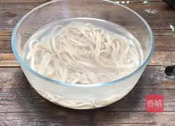 Illustration of how to make ham and egg noodles 7