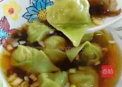 Illustration of how to make wontons made from cabbage skin 12