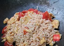 Illustration of how to make tomato and egg noodles 5