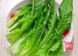 Illustration of how to make lettuce and egg soup 1