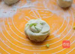 How to make scallion pancakes 8