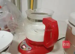 Illustration of how to make milk tea 4 