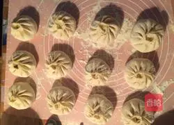 Illustration of how to make celery buns 7