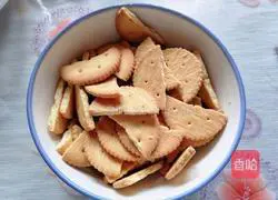 Illustration of how to make green sauce snowflake cake 2