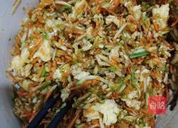 Illustration of how to make fried dumplings with fresh vegetables and eggs 8