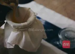 Illustration of how to make bayberry wine 10