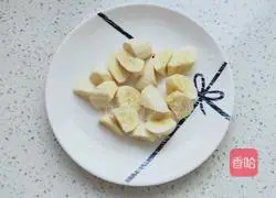 Illustration of how to make banana corn paste 3