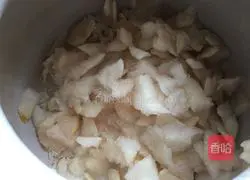 Illustration of how to make Tremella and Lotus Seed Soup 5