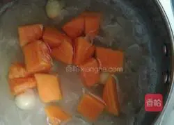 Papaya, Tremella and Lotus Seed Soup Recipe Illustration 5