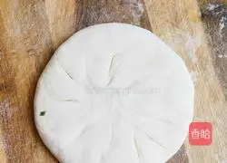 Illustration of how to make leek and egg dough pie 2