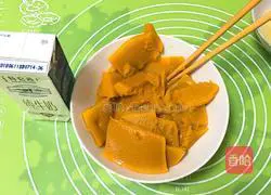 Illustration of how to make pumpkin puree meal packs 2