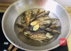 Wild crucian carp soup recipe 2